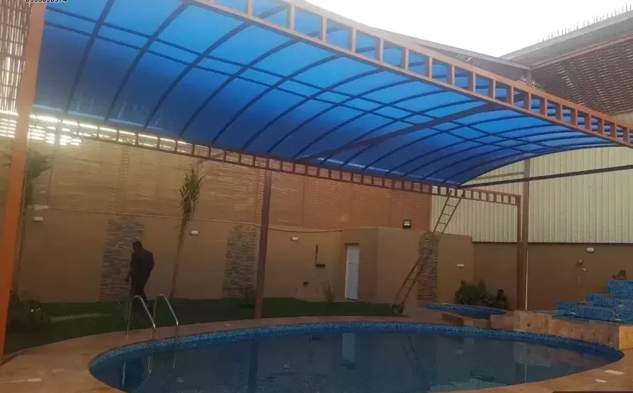 مظلات مسابح